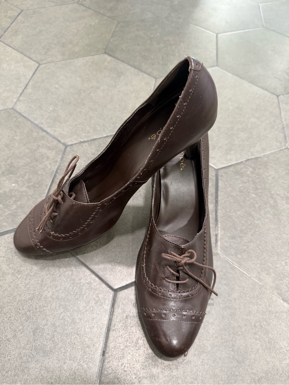 Windsor Dark Brown Lace-Up Heeled Oxfords